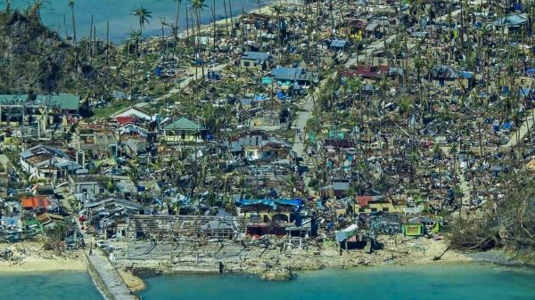Число жертв тайфуна на Филиппинах выросло до 75 человек