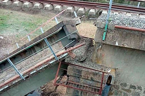 СК возбудил уголовное дело по факту обрушения железнодорожного моста в Курской области