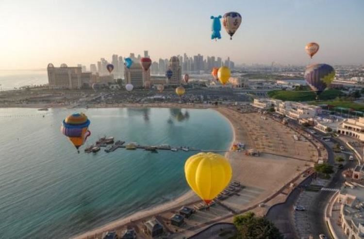 В Катаре начался крупнейший на Ближнем Востоке фестиваль воздушных шаров